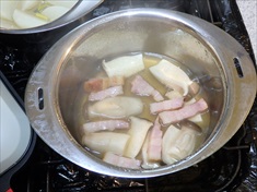 エリンギとベーコンのコンソメ煮の作り方