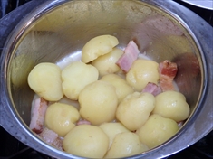 じゃがいもとベーコンの洋風煮物の作り方