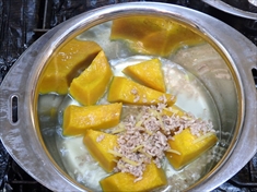かぼちゃと生姜と豚ひき肉の煮物の作り方