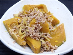 かぼちゃと生姜と豚ひき肉の煮物の作り方
