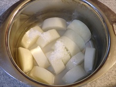 大根と豚ひき肉と生姜の甘辛煮の作り方