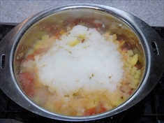 トマトをたくさん使うの水なしカレーの作り方