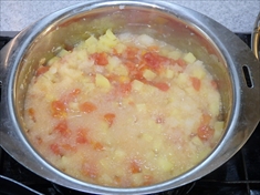 トマトをたくさん使うの水なしカレーの作り方