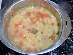 トマトをたくさん使うの水なしカレーの作り方