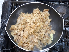 出汁をとった後の鰹節の赤味噌味ふりかけの作り方