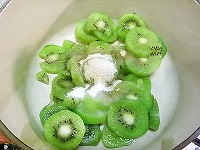 ノンオイルのキウイフルーツのケーキの簡単レシピ