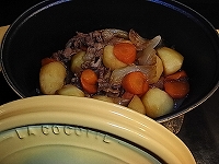 ストウブstaubで作る水なし肉じゃがの簡単レシピ