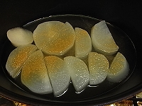 ストウブで煮る大根の味噌煮