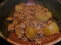 ストウブで作る大根ととりひき肉の甘辛煮