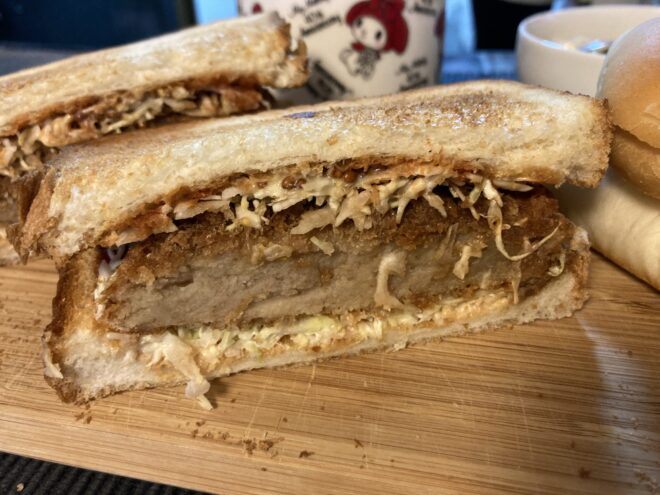 高級スーパーマーケット　サポーレの絹豚　骨付きポークラウンドステーキが美味しい♪