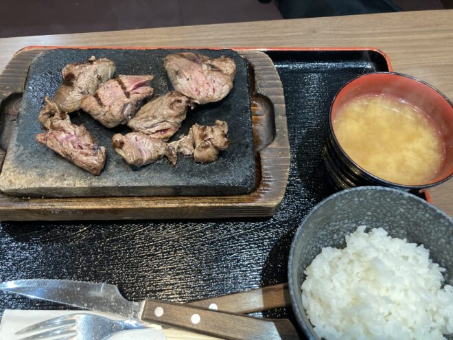 セルフスタイルのステーキ店 あみやき亭グループの 「感動の肉と米」は食事が楽しい♪
