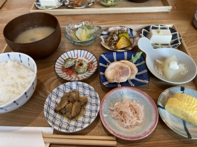 京都　祇園四条　ごはんや　村上での豆皿定食を頂きました。