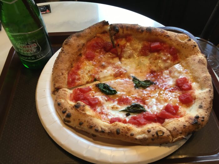 おいしいピザ　チェザリ　CESARI