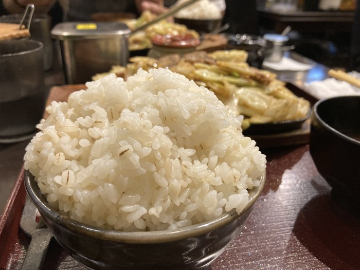 名古屋大須ランチ|肉米(にくべい)の「豚鉄板」は量に要注意!?実食レビューとおすすめのサイズ感