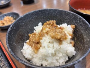 【実食レポ】「感動の肉と米」が楽しすぎる！あみやき亭グループの進化系セルフステーキを堪能