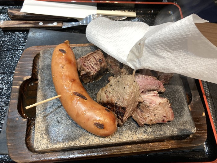 【実食レポ】「感動の肉と米」が楽しすぎる！あみやき亭グループの進化系セルフステーキを堪能